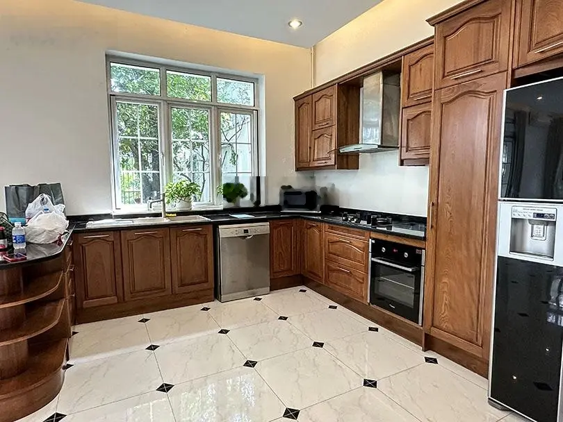 Bán biệt thự sân vườn tại Ciputra, 324m2, 4 phòng ngủ, nội thất cơ bản