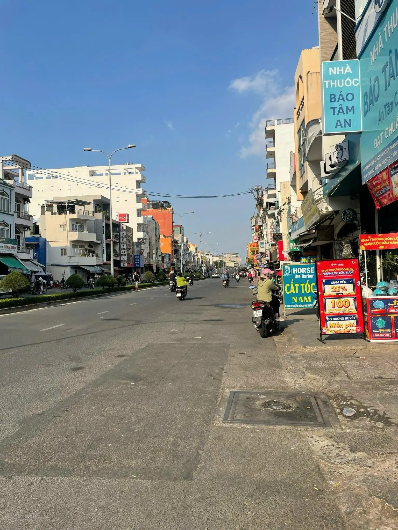 Bán gấp mặt tiền ngay Hoàng Văn Thụ, diện tích: 9.6x29m, trệt 3 lầu, giá bán chỉ 70 tỷ