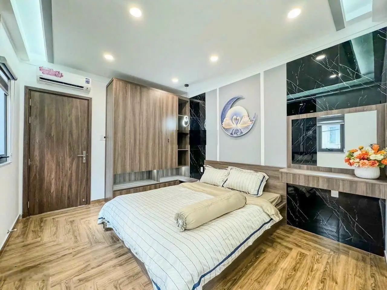 Bán nhà riêng 3 tầng, 4PN, 4WC, 61m2 (4,3*14,2)m, ngay hẻm Kỳ Đồng, P9, Q3 giá 3tỷ550 ổ sẵn cầm tay