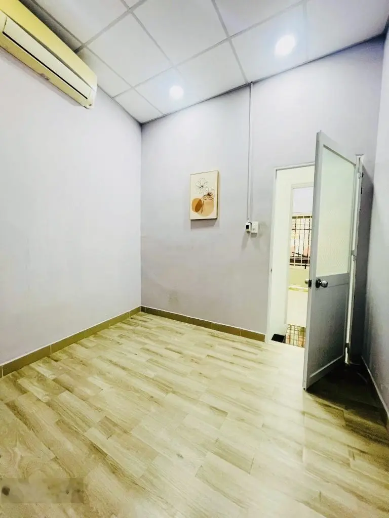 Bán nhà mặt phố Nguyễn Thái Sơn, 3,75 tỷ, 27m2, giá tốt, view đẹp