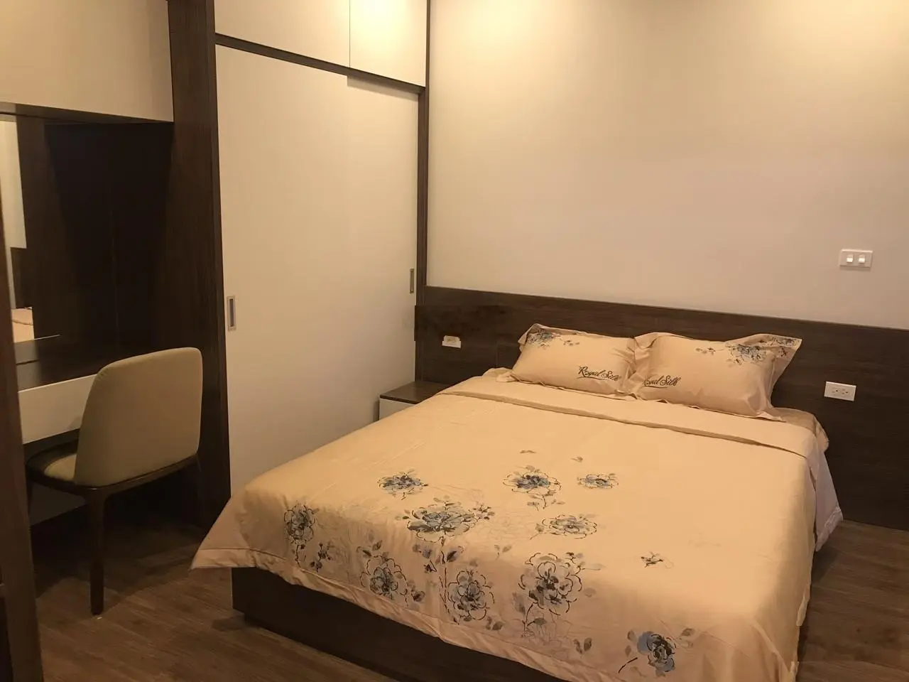 Bán căn Royal Park 1 phòng ngủ full đồ giá chỉ 1,5xx - 1,7tỷ 47m2, đẹp, sạch, cho thuê ngay 8 triệu