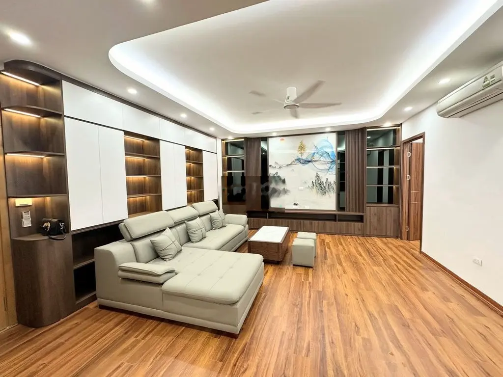 Bán cc 137 Nguyễn ngọc vũ 123m2 chia 4 ngủ, full đồ, có slot oto