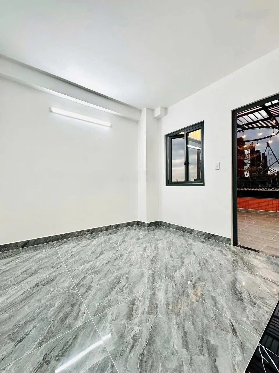 Hốt bạc nhà bán gấp cho thuê tại Lê Đại Hành, 3,55 tỷ, 59,3m2, sổ riêng chính chủ hẻm xe hơi