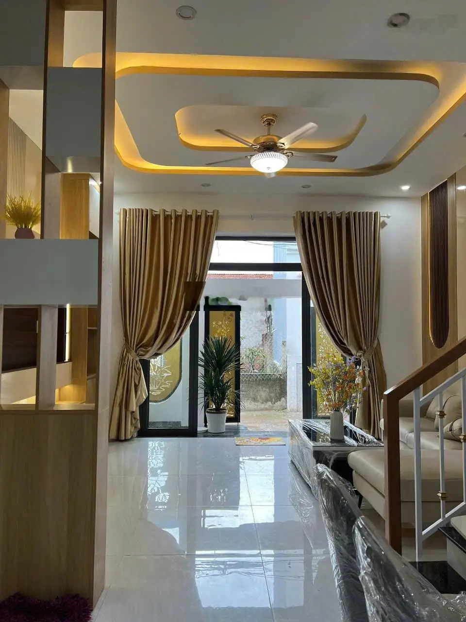 Bán nhà 3 tầng kiệt Nguyễn Chánh, gần biển, tuện ích xung quanh đầy đủ