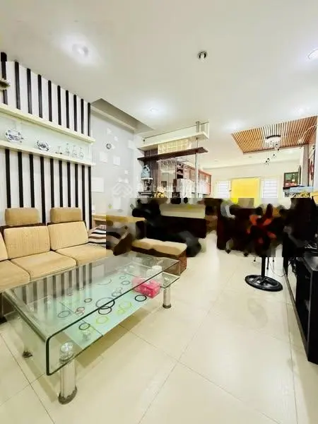 Kẹt tiền nên gia đình muốn nhà hẻm 4m Nguyễn Văn Đừng, Q.5, DT: 4x13m, 4 tầng, chỉ 9 tỷ còn bớt