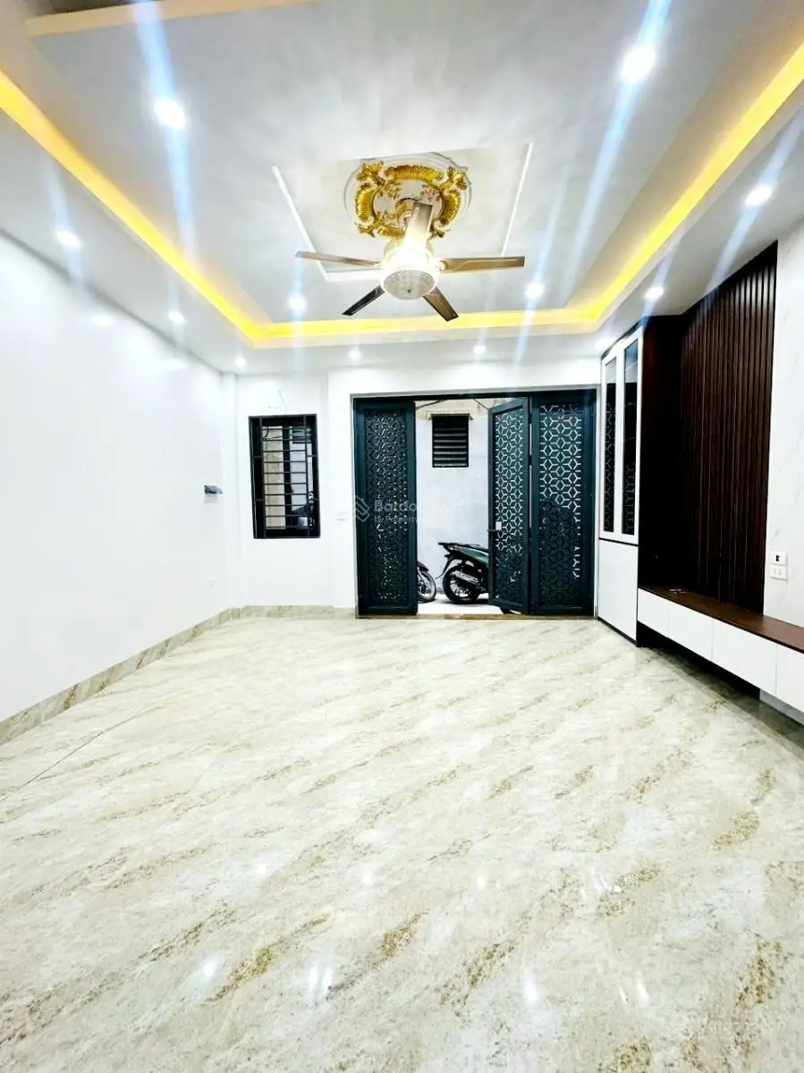 Tứ liên 37m 5 tầng xây mới thang máy thông sàn 2 mặt thoáng trước sau mặt tiền 4.8m sổ đỏ vuông