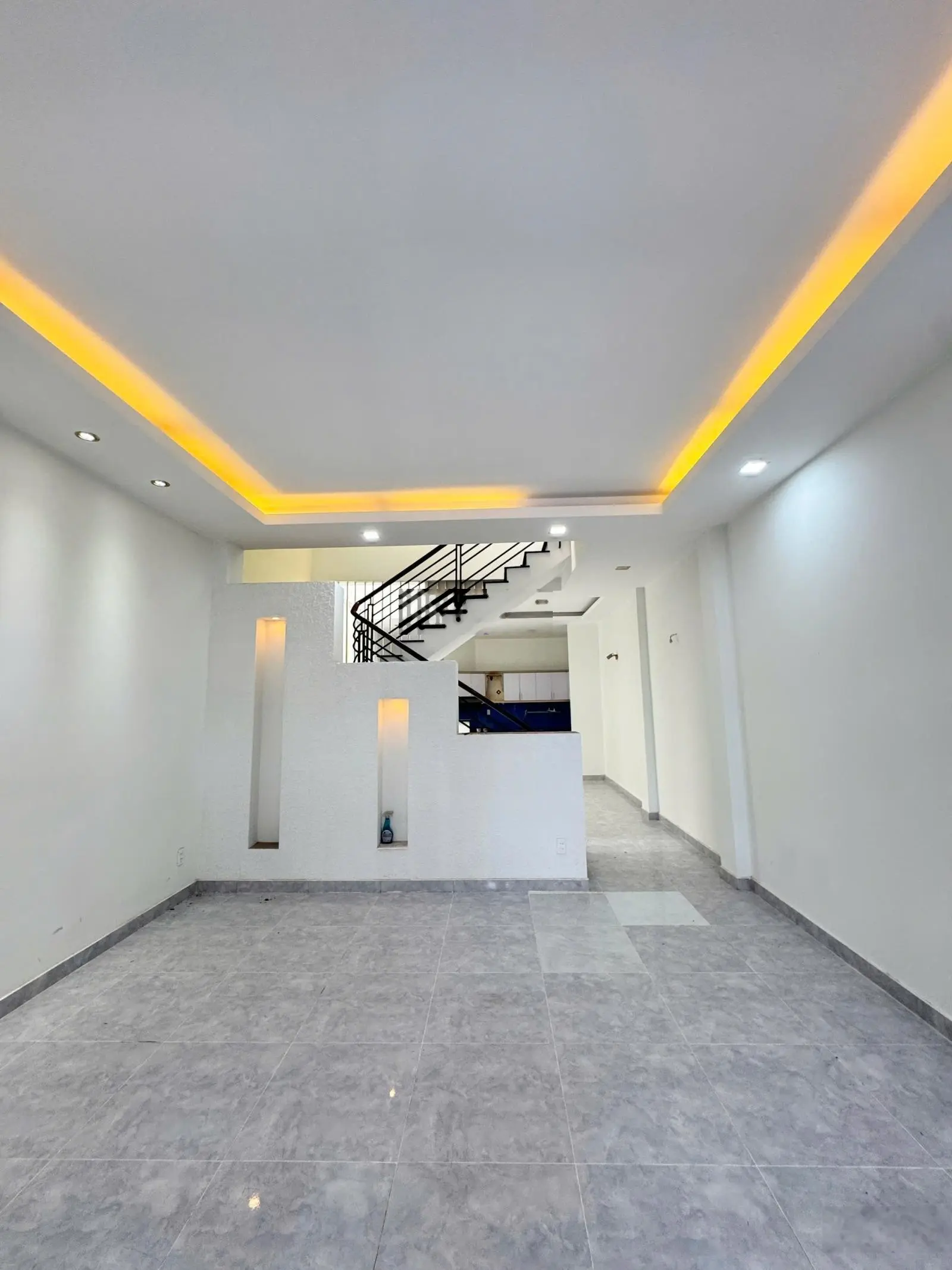 Siêu phẩm! Bán nhà mặt tiền kinh doanh ngay chợ 3 lầu 5x20 công nhận 96m2 giá chỉ 27tỷ5
