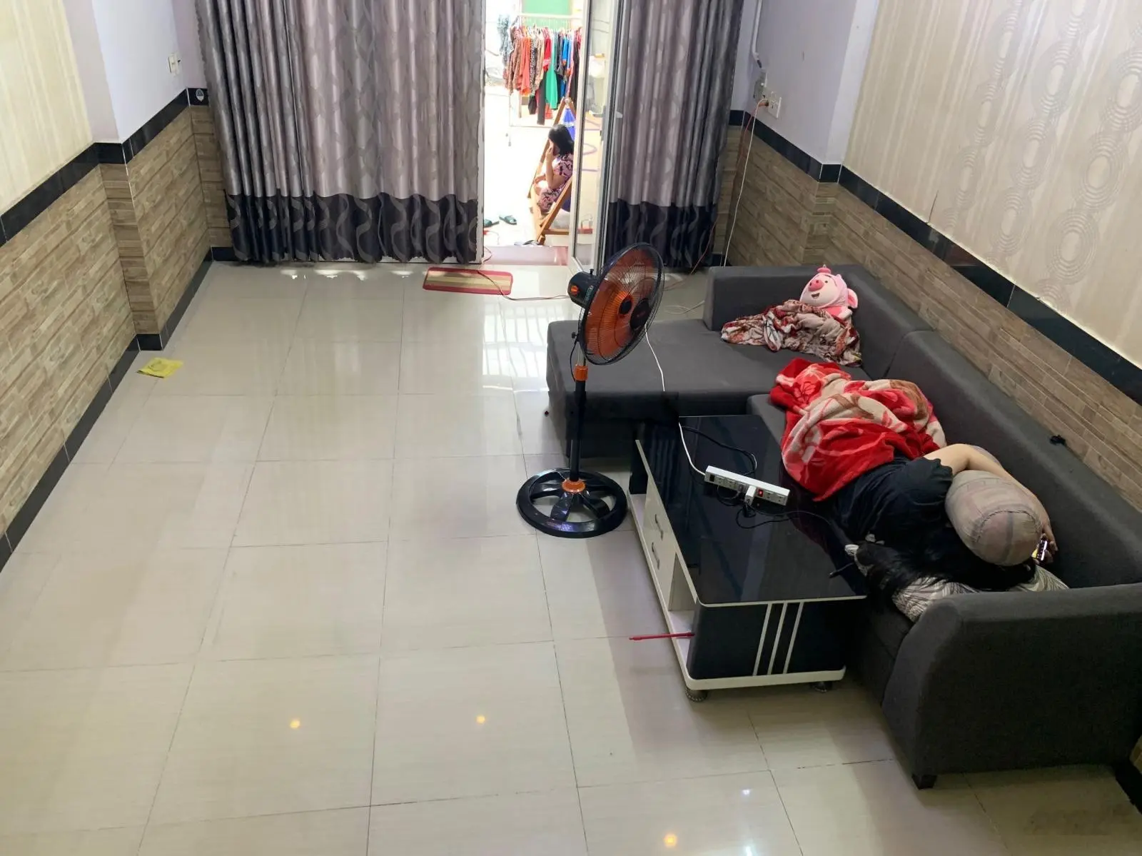 Bán nhà 3 tầngmặt tiền đường nhựa giá 5,7 tỷ, diện tích 188 m2, tại Phan Văn Hớn, Bà Điểm, Hóc Môn