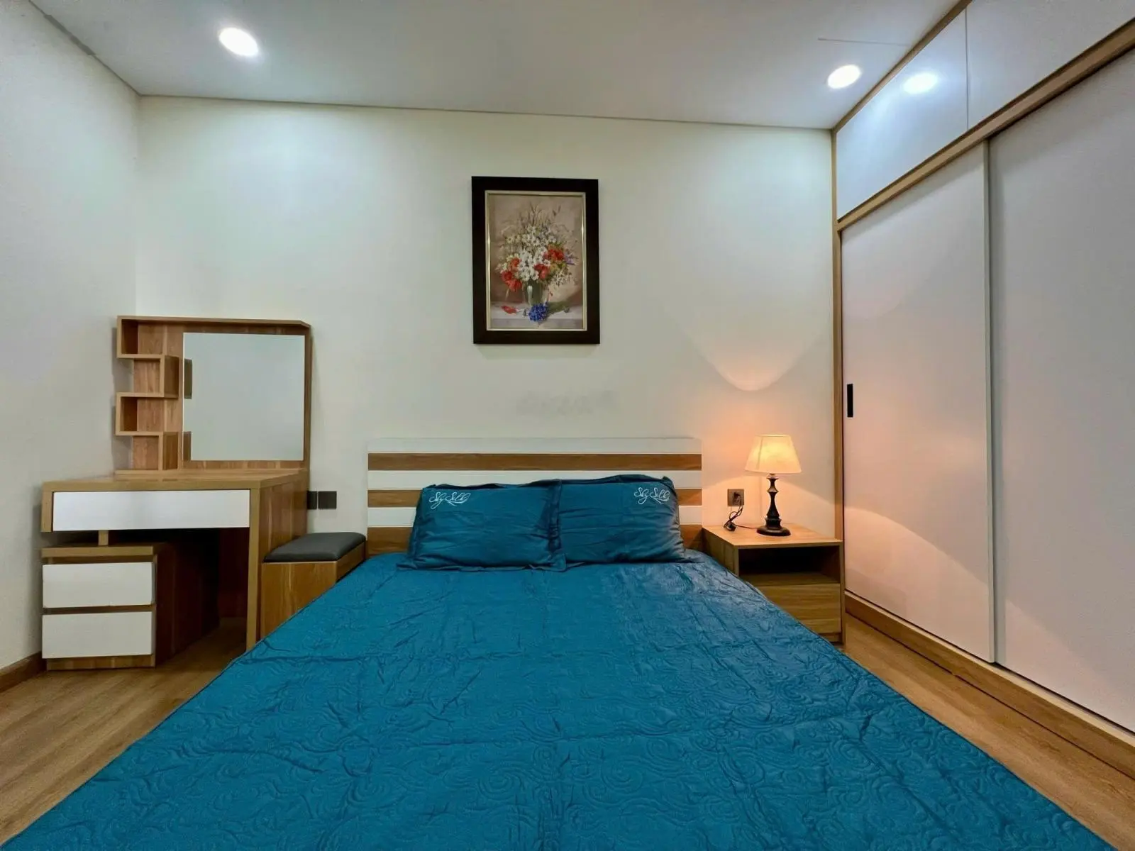Tôi cần bán gấp căn hộ 3 ngủ chung cư Booyoung, Hà Đông, DT 96 m2, giá 4,9 tỷ sẵn sổ, full nội thất