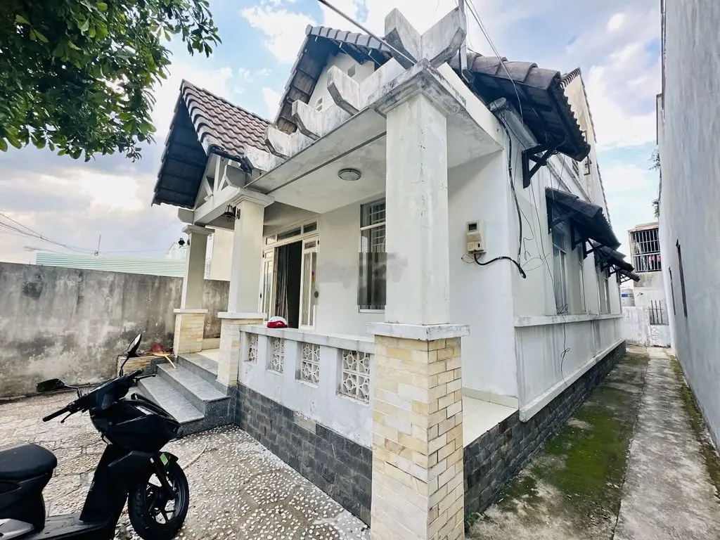 Cần bán nhà mái thái sân vườn gần chợ Quang Thắng, Trảng Dài ,Biên Hoà giá 2,3 tỷ, diện tích 210 m2