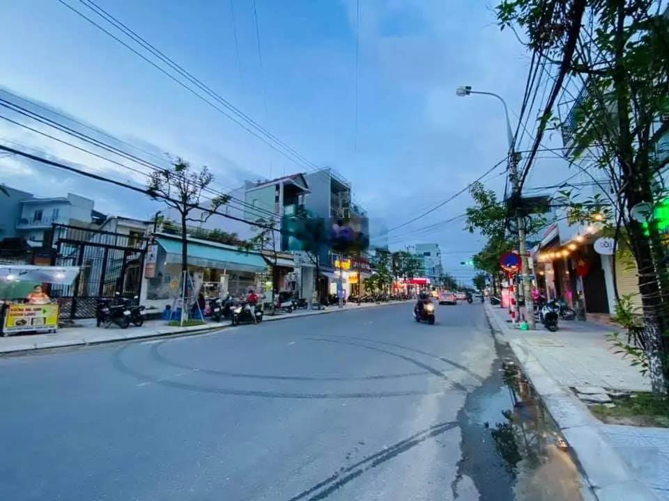 Bán MT 10m5 Núi Thành ngang 11m vị trí đẹp tiện kinh doanh