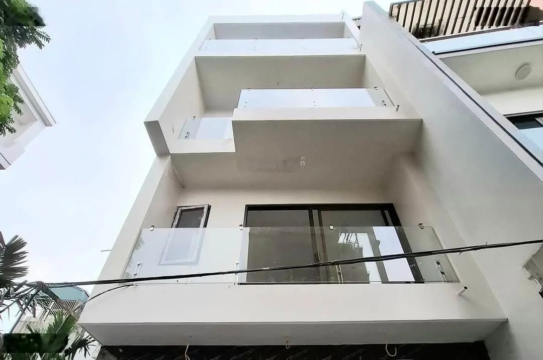 Bán Gấp nhà đẹp 40m2 Cạnh Phố Cổ Linh Ô tô đỗ cửa. Nhà mới hiện đại chỉ 6 tỷ