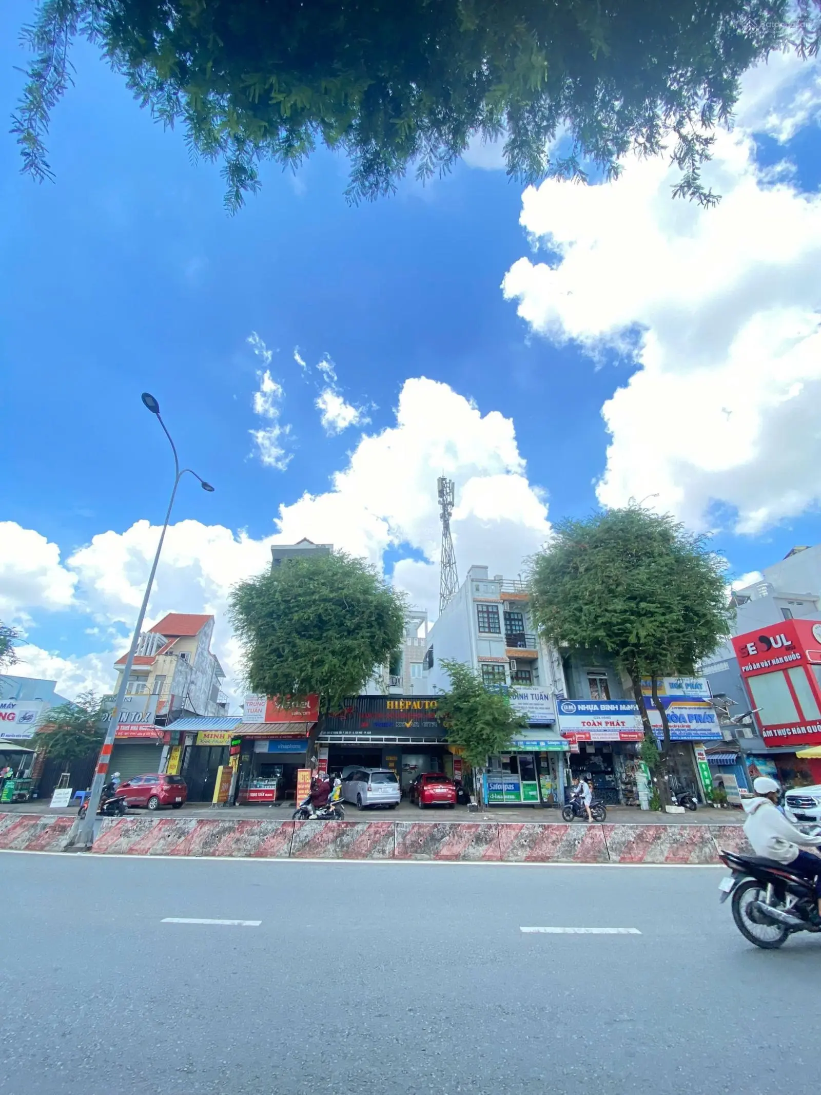 Bán nhà MT đường Lê Trọng Tấn nở hậu, Q. Tân Phú - DT: 8 X 25m; HĐT: 40tr/th, giá: 18 tỷ TL
