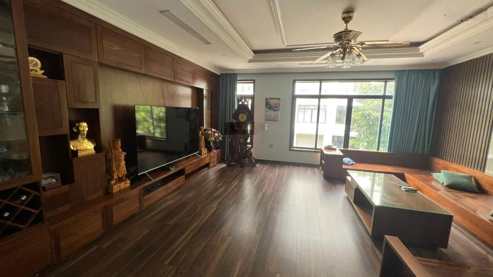 Bán biệt thự mặt hồ Viglacera Xuân Phương, 200m2, mặt tiền 12m, gồm 3 tầng 1 tum căn víp 0989 031 ***