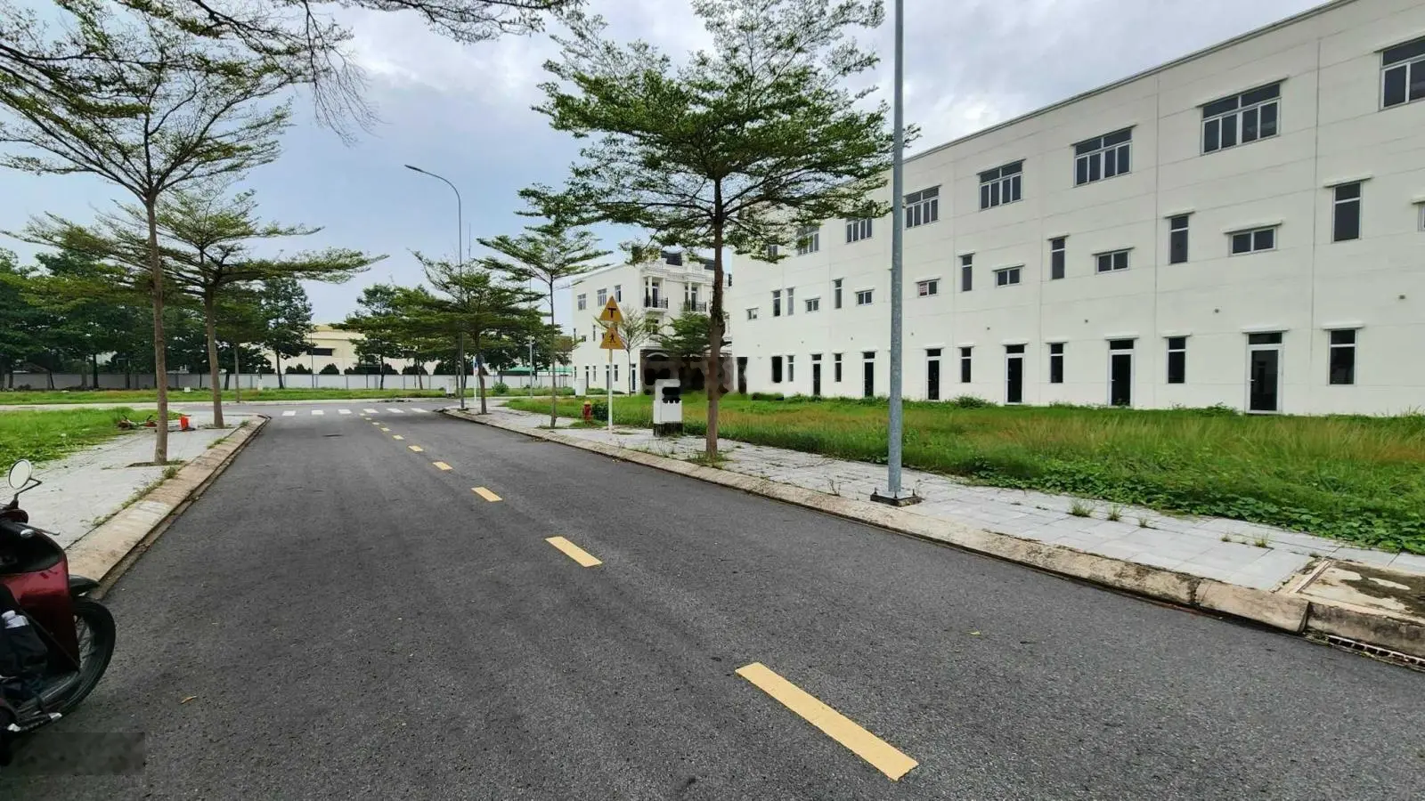 2,15 Tỷ TL, kẹp nách chợ Thông Dụng bán lô đất KDC p. Tân Đông Hiệp, Tp. Dĩ An