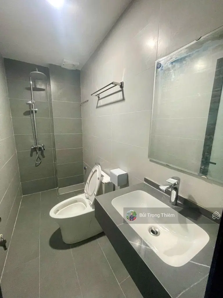 Bán nhà dân xây hơn 40m2 ở Phố Trạm, Long Biên, cách Ô tô tránh 15m, giá đẹp