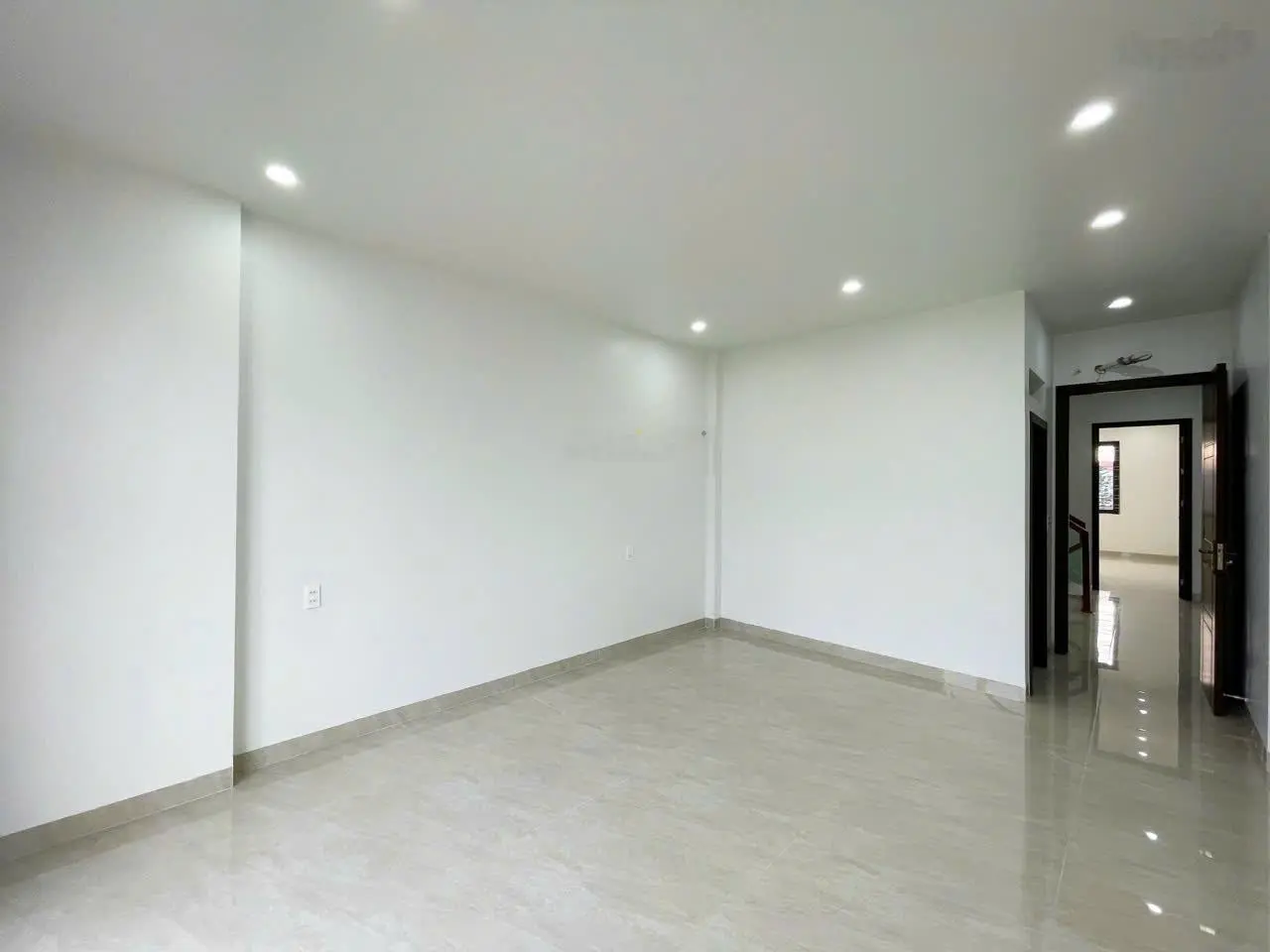 Bán Nhà 4 tầng thang máy tuyến 2 Lê Hồng Phong