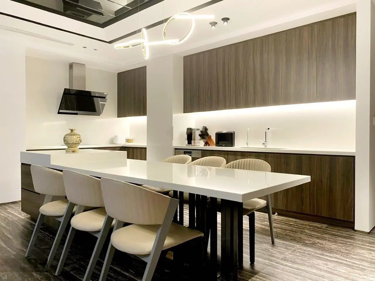Nhanh! Góc Nguyễn Văn Huyên, gara, thang máy, 2 thoáng, dòng tiền, kinh doanh, ở sướng, 78m2*MT 6m