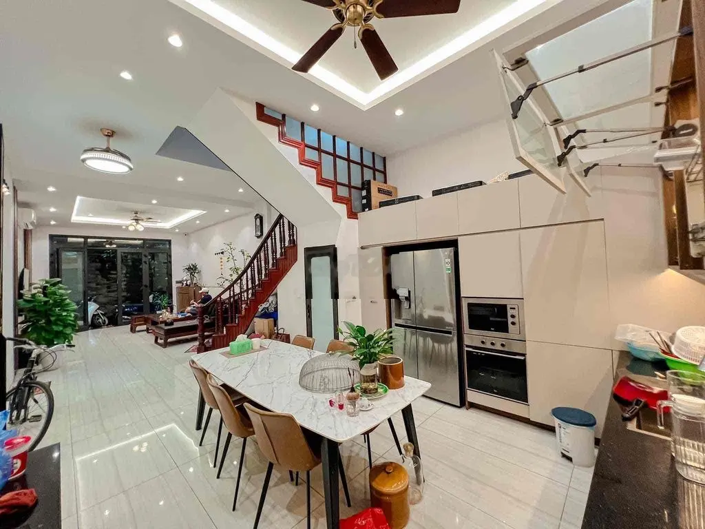 Rẻ quá! Bán nhà ngõ 63 Trần Quốc Vượng, gần phố, sát oto, nhà dân xây,