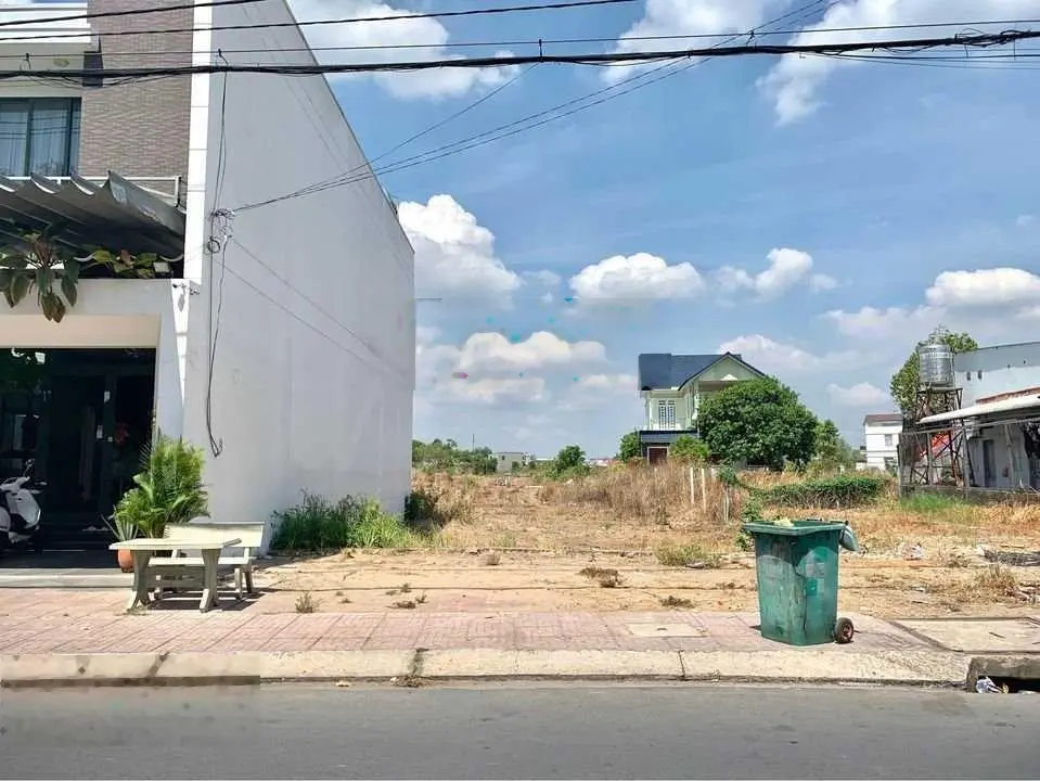 Xoay vốn gấp bán đất MT Nguyễn Thị Minh Khai, Ngã Bảy,Hậu Giang,gần chợ đêm Ngã Bảy,120m2/450tr,SHR