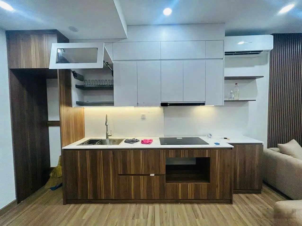Bán nhanh căn hộ 2pn1vs full nội thất