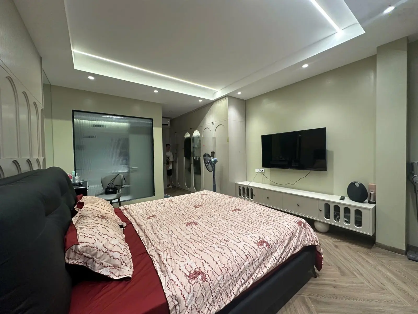 Phân lô Ngọc Khánh . Phố Vip quận Ba Đình . 7 tầng thang máy xịn . Siêu siêu đẹp .