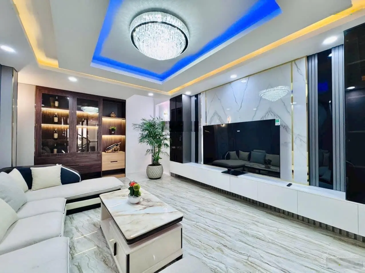 Chính chủ cần bán nhanh nhà đẹp Nguyễn Văn Nghi- GV. DT: 64m2. GIÁ 3TỶ560. Cho thuê 18tr/th. Sổ sẵn