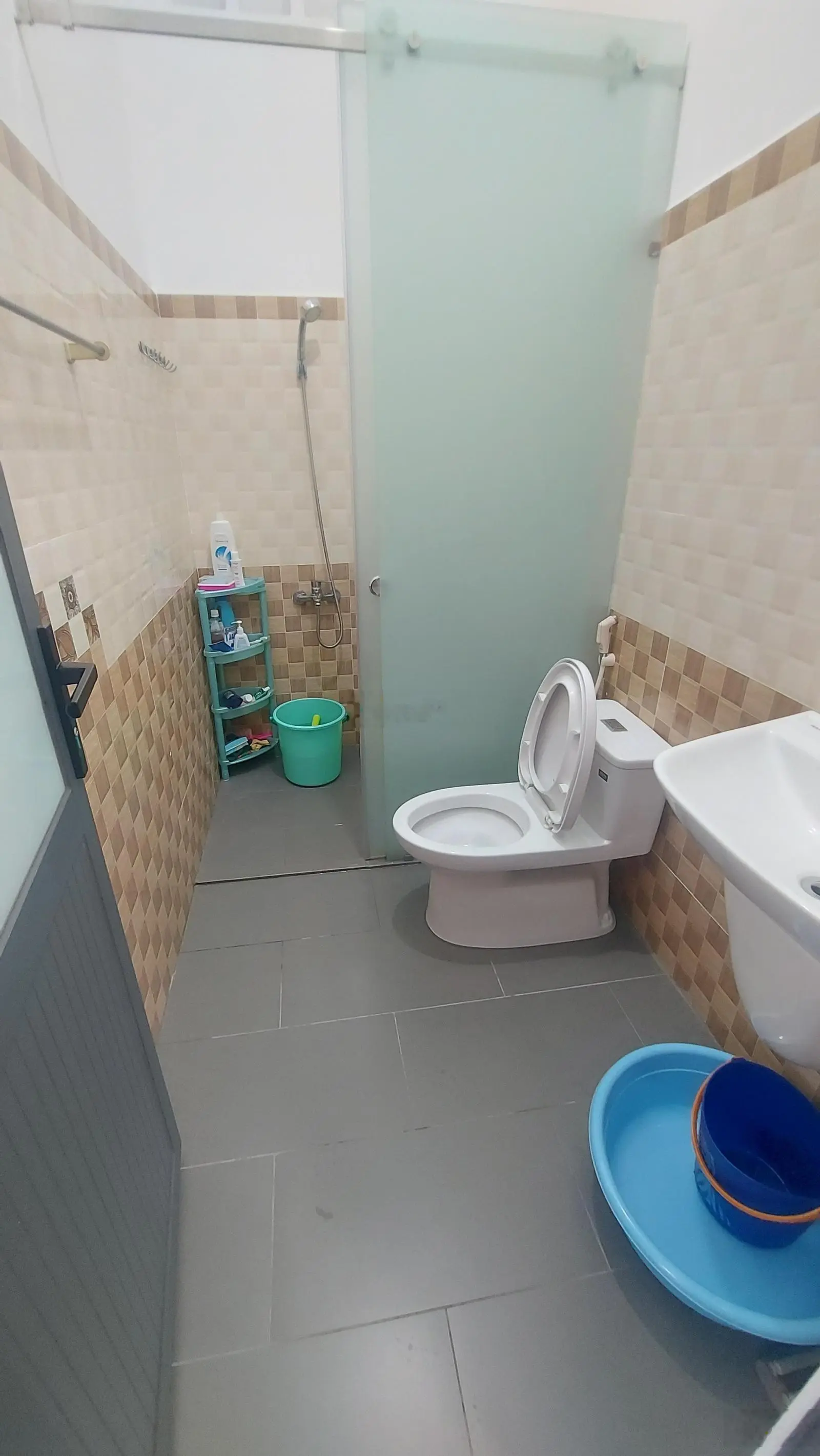 Bán nhà mới căn góc 2 mặt tiền 3 phòng ngủ xe hơi quận 4