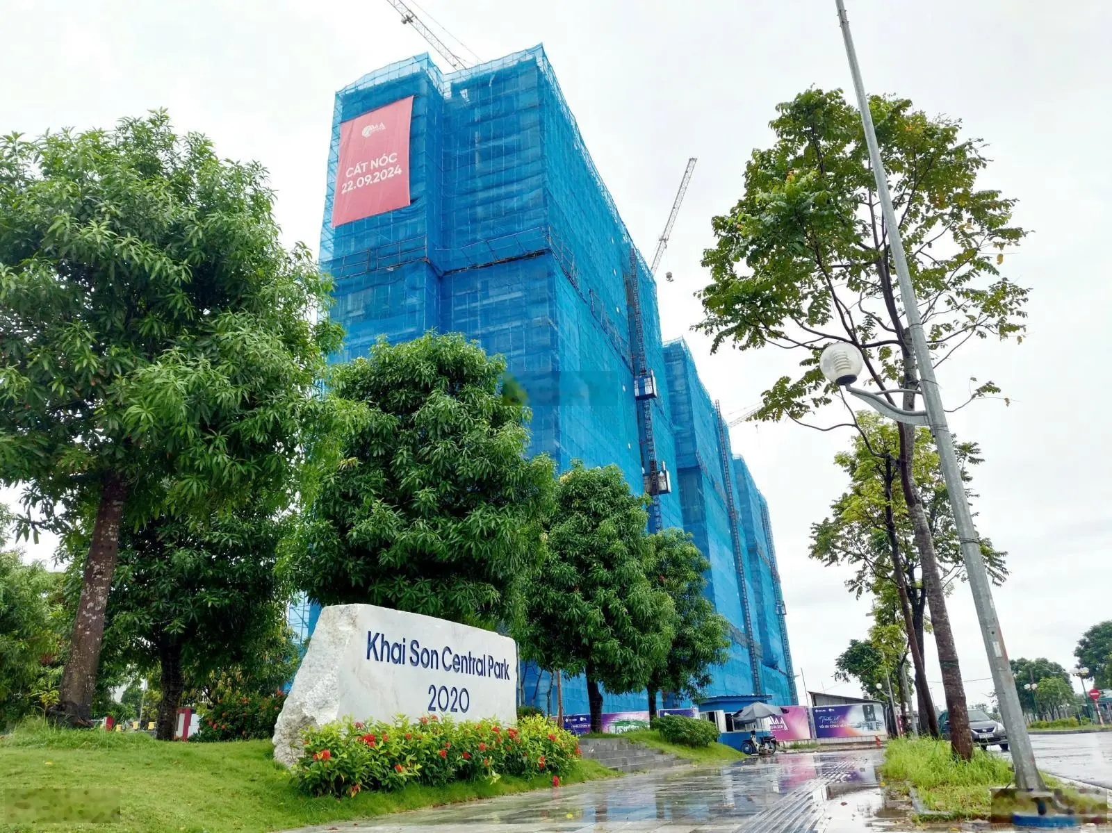 Bán quỹ căn 101m2( 3pn+ 2vs)- giá 56 triệu/m2- bc đông nam- view hồ cực đẹp