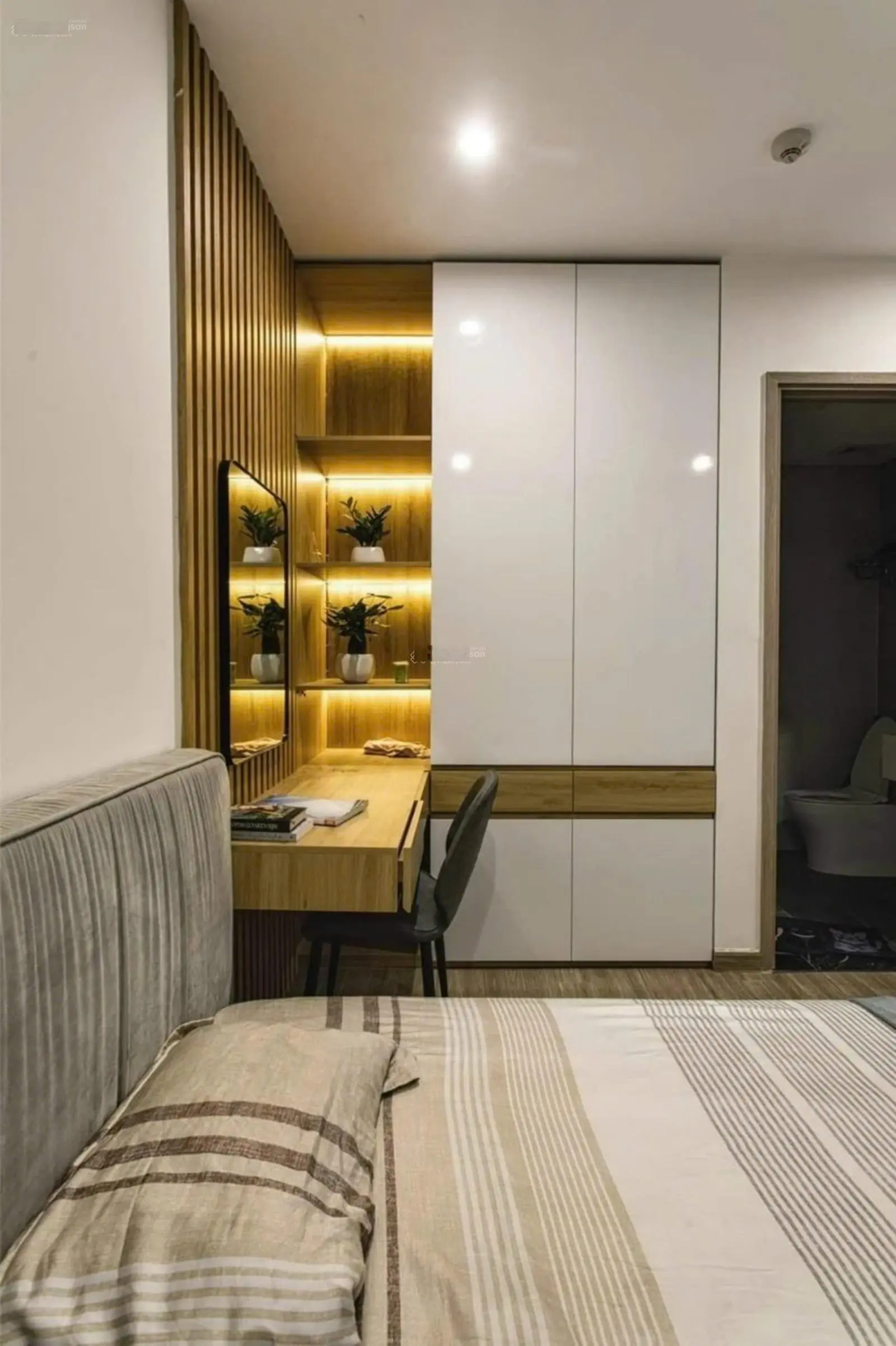 Chính chủ nhờ bán căn góc 96m 3ngủ 2vs toà Ct2A1 tây Nam Linh Đàm full nội thất đẹp giá 4.9tỷ