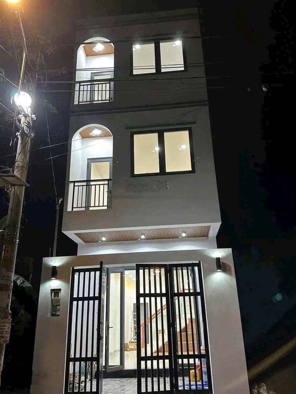 Nhà 1 trệt 2 lầu P Long Thạnh Mỹ đối diện Vinhomes rẻ đẹp, xách vali vào ở ngay