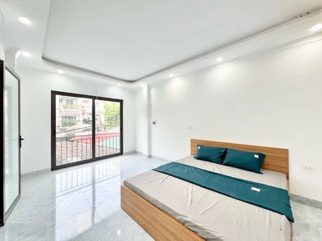 Bán nhà Hoàng Mai - ô tô đỗ cổng - kinh doanh - ngõ rộng thoáng - 3PN. Giá: 6,05 tỷ. LH: 0779 548 ***