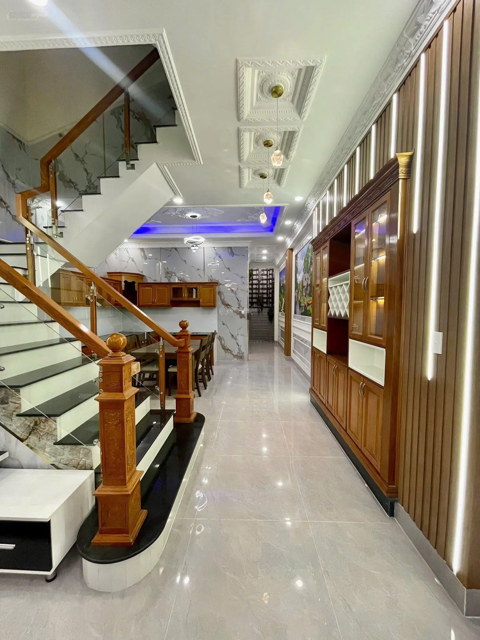 Bán nhà 1 trệt 2 lầu mới hiện đại trong KDC gần vòng xoay An Phú, Thuận An
