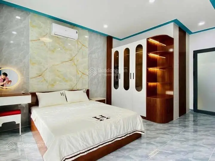 Có 102 Kim Mã, ở ngay full nội thất, lô góc 2 thoáng, ô tô 56m, ngõ thông ba gác đua, dt 43m2 * 5t