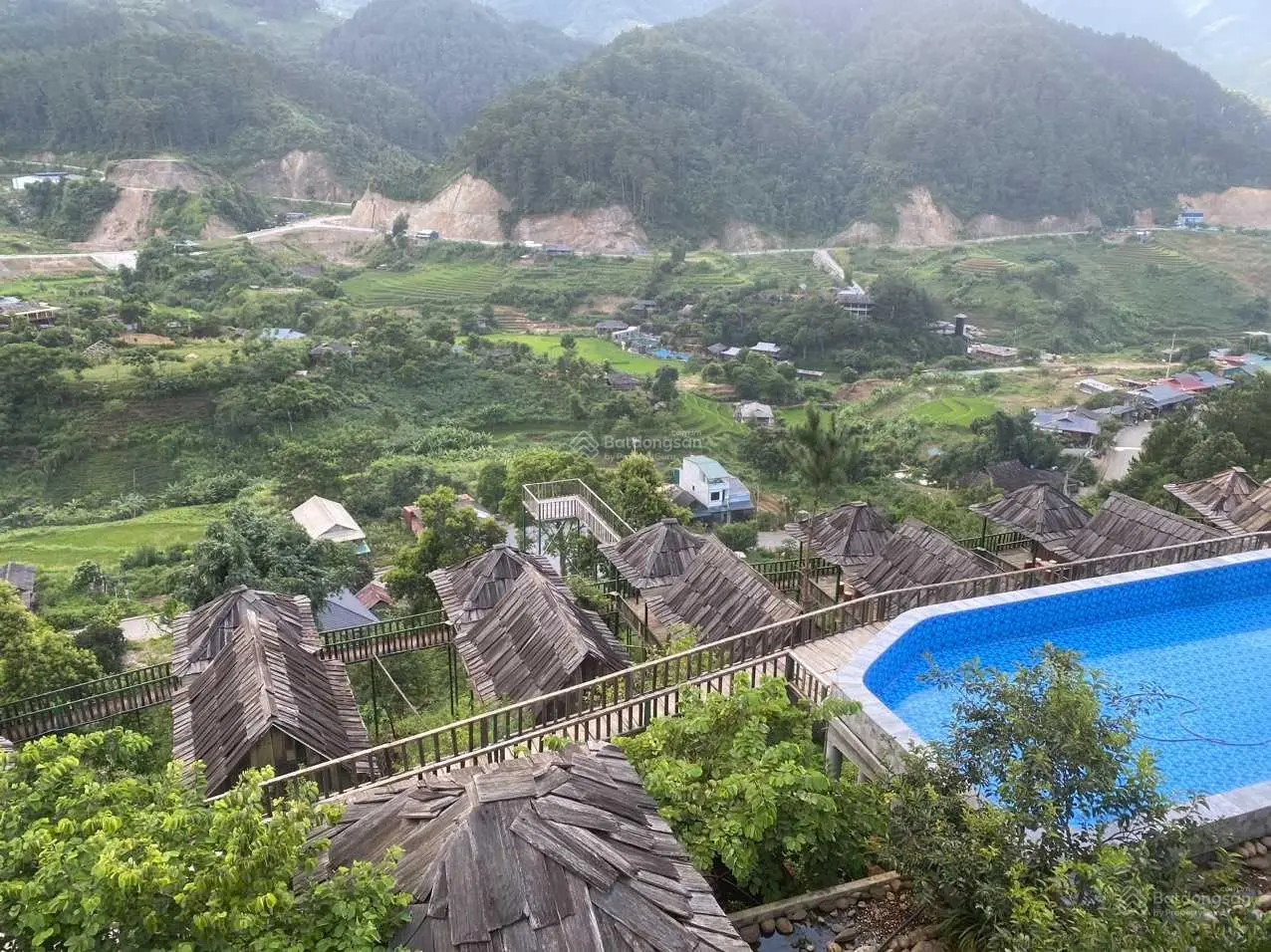Bán 1500m2 đất TT Trạm Tấu, Yên Bái, view ruộng bậc thang và suối khoáng nóng, sẵn nhà sàn 5 gian