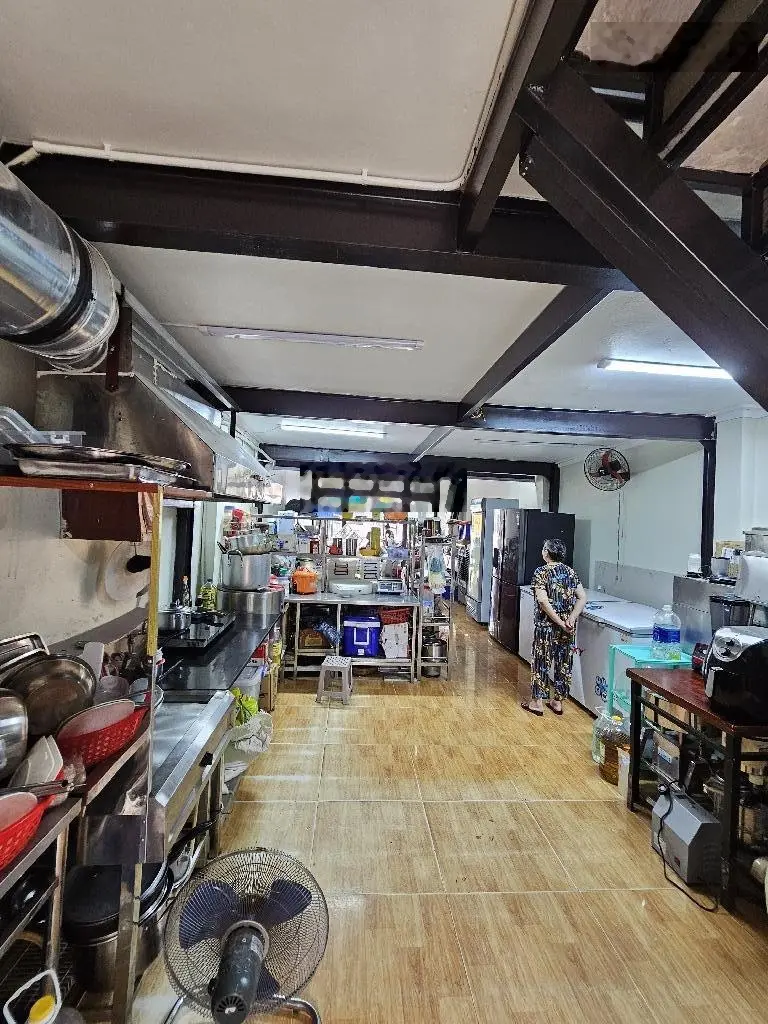 Chính chủ bán nhà hai tầng mặt phố Ngô gia tự DT 82m2 , MT 4.5m , hai mặt tiền, kinh doanh, vỉa hè