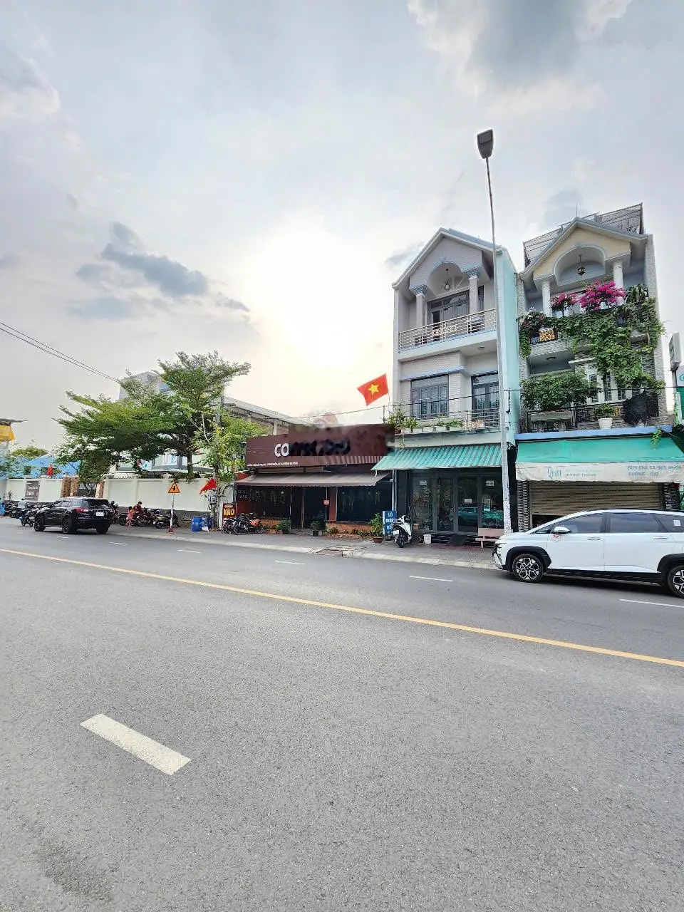 Bán nhà 1 trệt 1 lầu Tum MT đường Hai Bà Trưng buôn bán sầm uất P.đông Hòa Tp Dĩ An
