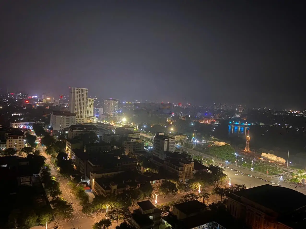 Chính Chủ Bán Căn 3 Ngủ 2 Vệ Sinh. View Phố Đi Bộ, Quảng Trường