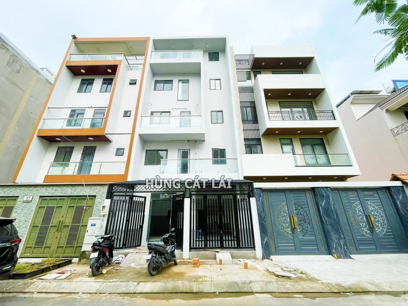 Bán tòa nhà CHDV 5 tầng, DT 119m2, DTSXD 339m2, 16 phòng, đang có HĐ thuê 40 tr/tháng, giá 13.9 tỷ