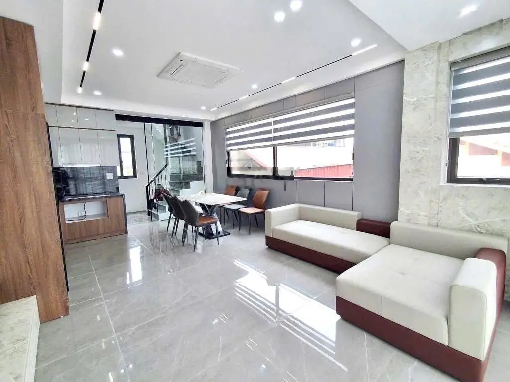 Gara ô tô 6 tầng - thang máy - nhà mới, Ngọc Trì - Thạch Bàn 8x tỷ vị trí đẹp gần Aeon Mall