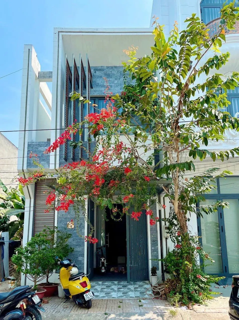 Bán nhà trệt lầu giá rẻ, thiết kế đẹp, số nhà phong thủy 