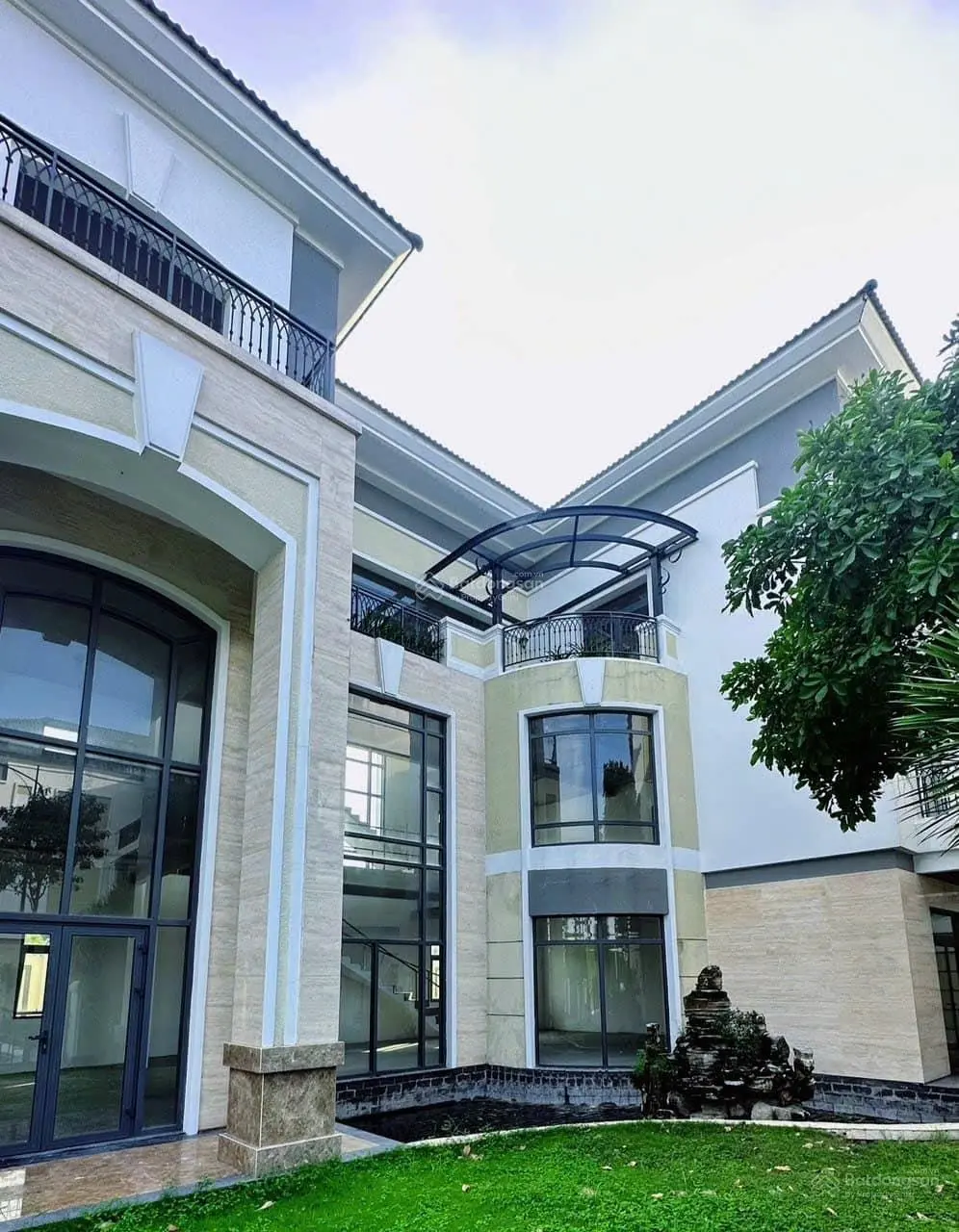Biệt thự Verosa Park Quận 9 - 65 tỷ giảm còn 57 tỷ - Giao dịch nhanh sổ hồng công chứng ngay