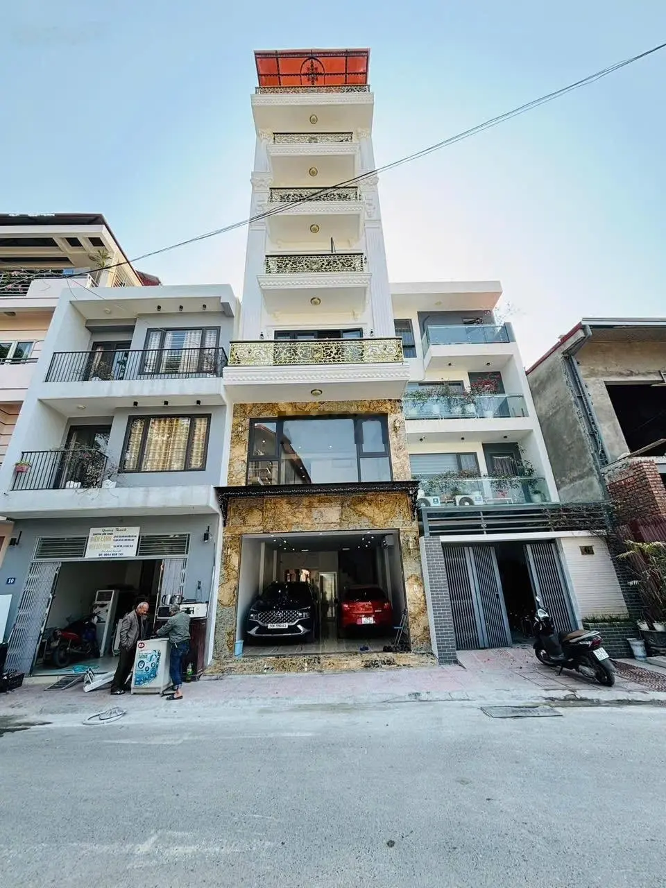 Nhà 7 tầng thang máy mới tinh full đồ view trọn sân gofl long Biên Mua Ở Đón Tết Luôn