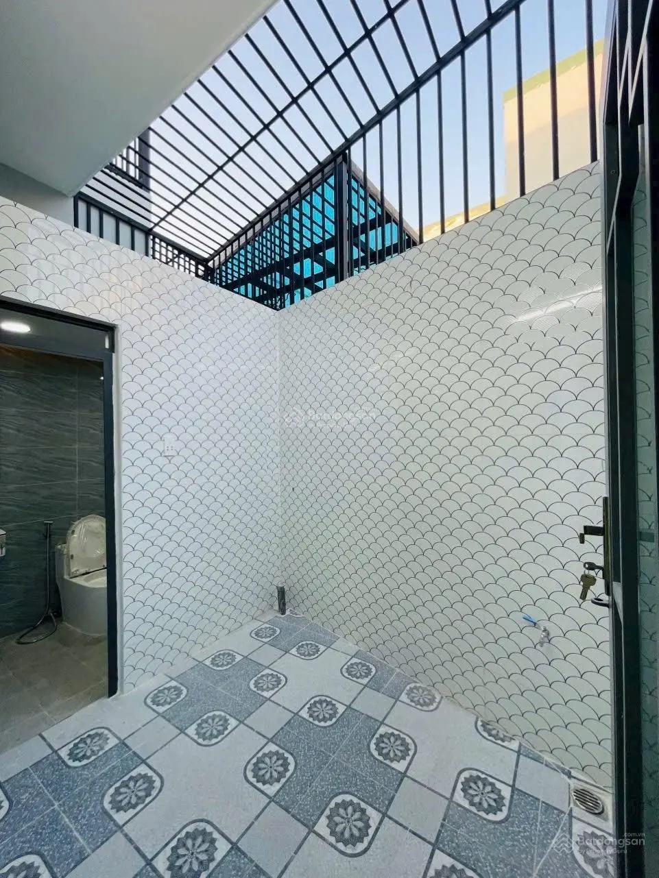 Nhà ngay chợ Bình Chánh - 1trệt 1 lầu - 3 phòng ngủ - 3WC