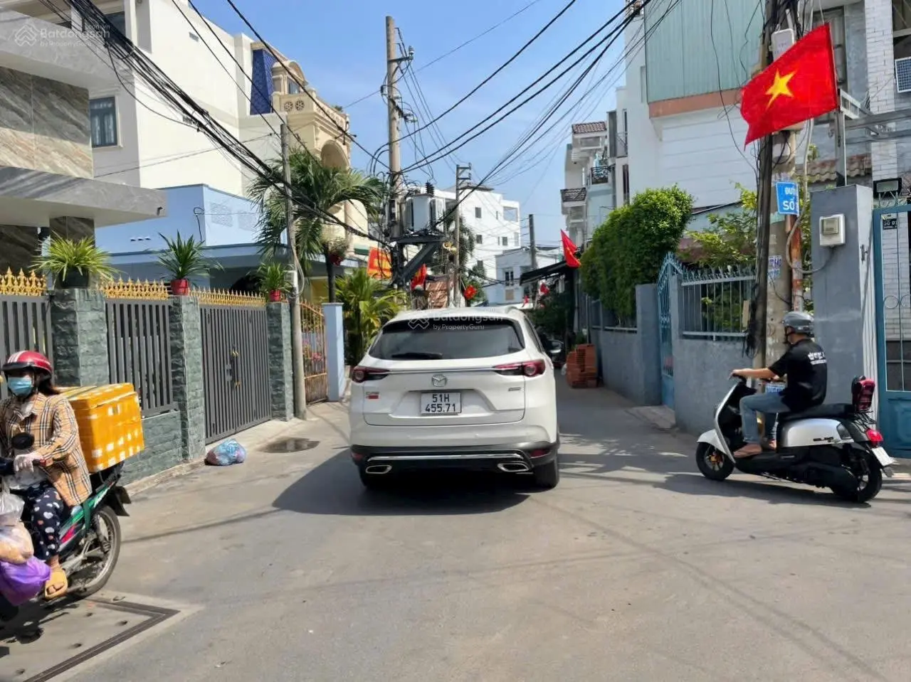 Bán nhà góc hai mặt tiền đường Phường Bình Trưng Đông, diện tích: 236m2 ngang 11m, sổ hồng riêng
