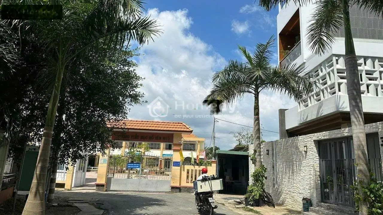 Nhà 4 tầng thuận tiện kinh doanh cách chợ Cần Đước 500m, SHR sang tên công chứng ngay