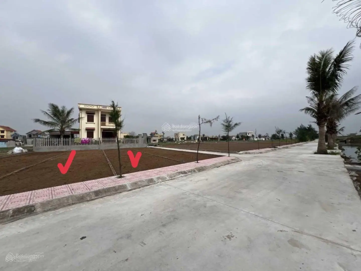Chính chủ cần bán gấp lô đất mặt biển Quất Lâm. DT 350m2 giá 1tỷ800 LH 0981 443 ***