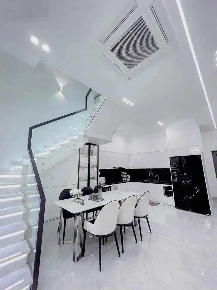 Bán gấp nhà ngay chợ Bình Chánh đang cho thuê 7,5tr/th - DT 80m2 - SHR