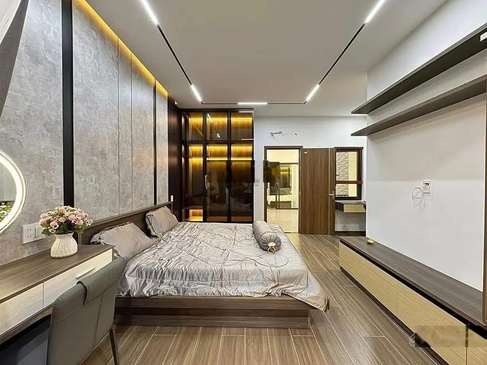 Nhà đầy đủ nội thất Quận 11, 4 phòng ngủ, bán 4,5 tỷ sổ hồng sang tên ngay