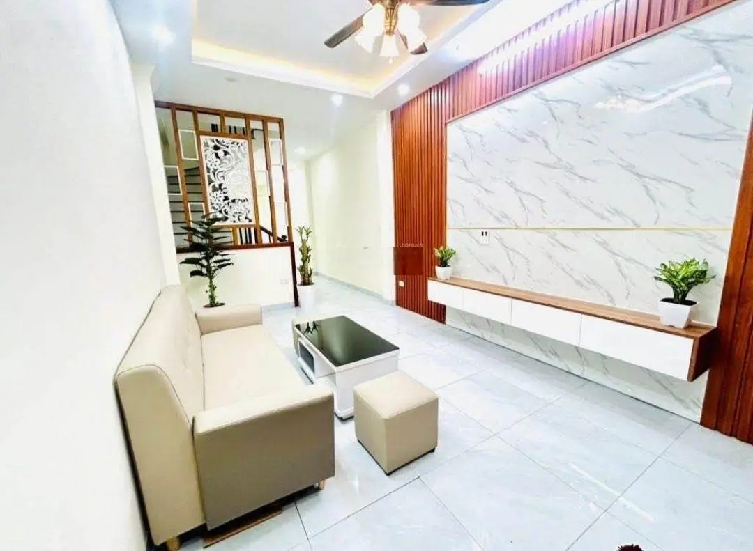Hiếm: bán gấp nhà 5,2 tỷ, dt 30m, 5 tầng phố lãng yên - hbt, gần trường, ngõ thông, nông